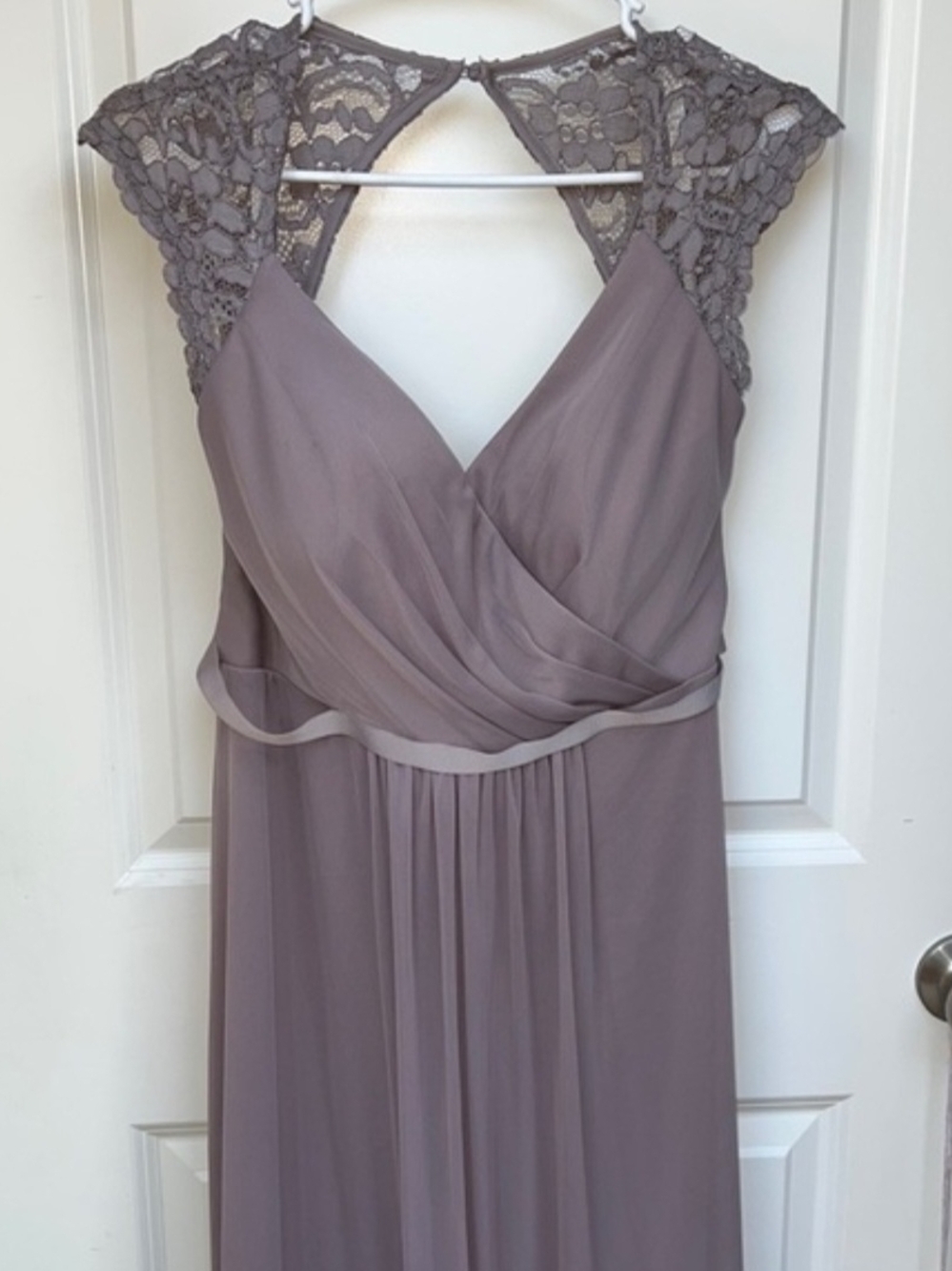 David's Bridal Taupe Lace Chiffon Cap Sleeve V Neck Open Back Formal Dress 10 - Picture 2 of 8